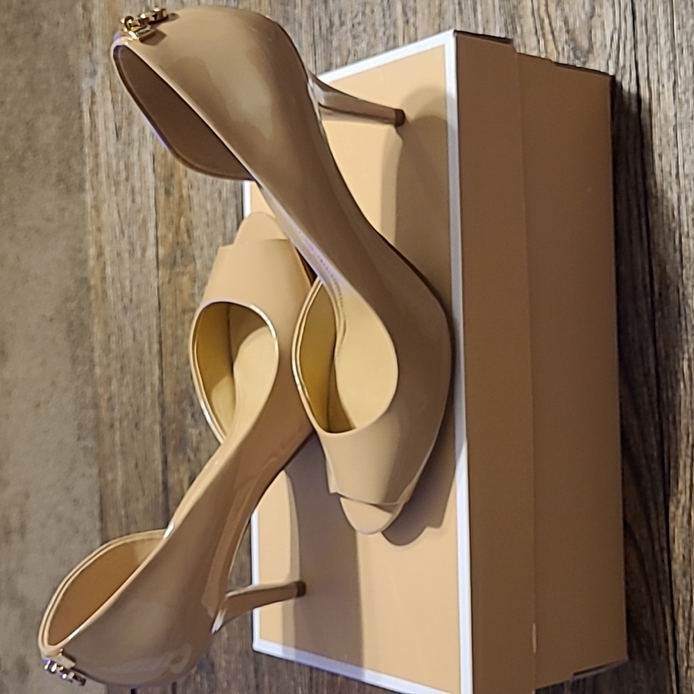 Michael Kors nude patent leather open toe flex heels